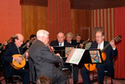 Julián tocando con la Orquesta